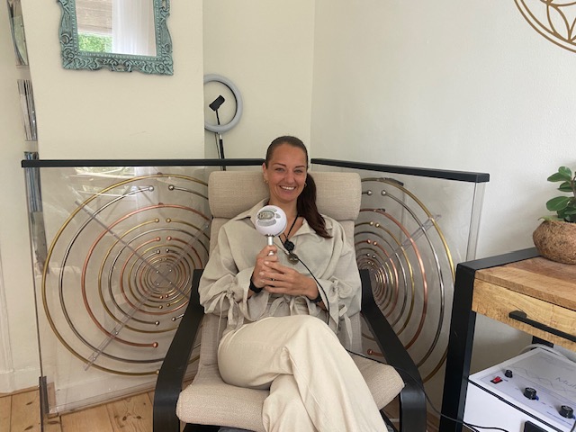 Multiwave oscillator